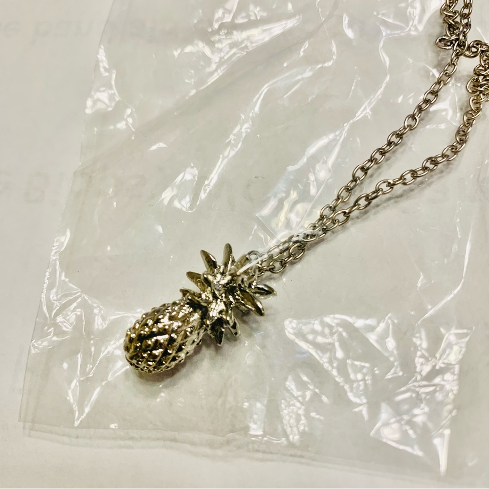 PINEAPPLE HAWAII 3D PINEAPPLE PENDANT CHAIN NECKLACE SILVERTONE NIB - Picture 5 of 8